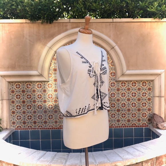 Urban Outfitters boho crop blouse NWT/ S - Picture 2 of 8